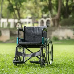 Ile kosztuje wynajem wózka inwalidzkiego? Ceny i dofinansowanie
