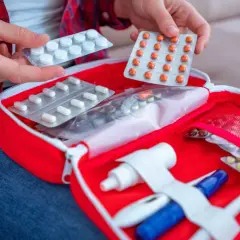 Apteczka stomatologiczna: Obowiązkowe leki i sprzęt. Czy ratujesz życie?