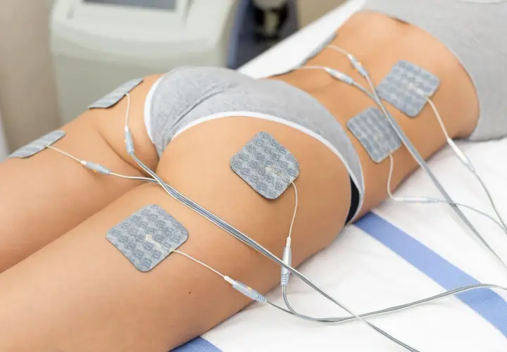 Elektrody na udach i pośladkach. Zastanawiasz się nad masażem wibracyjnym? Skutki uboczne mogą być różne, ale ten zabieg jest zazwyczaj bezpieczny.