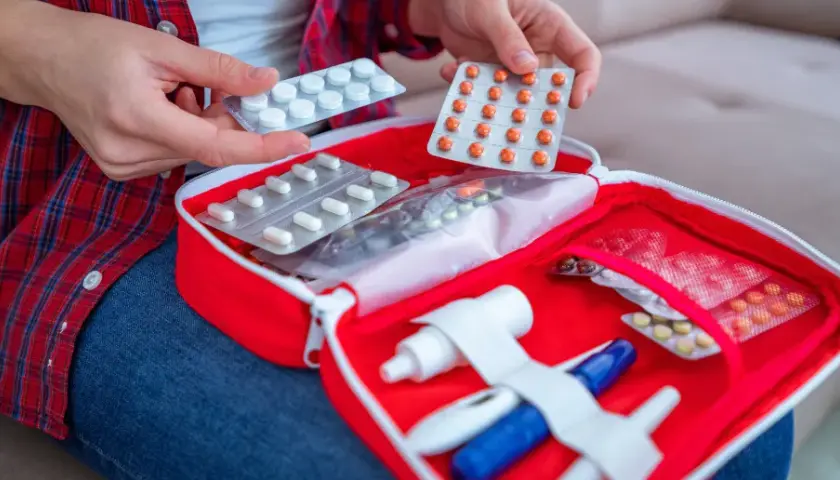 Apteczka stomatologiczna: Obowiązkowe leki i sprzęt. Czy ratujesz życie?
