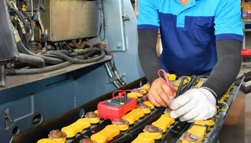 Ładowanie wózka elektrycznego: wydłuż życie baterii i zachowaj niezależność