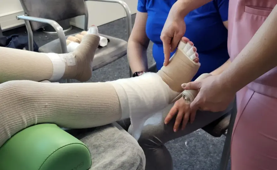 Obrzęk limfatyczny - jak działa rehabilitacja przeciwobrzękowa?
