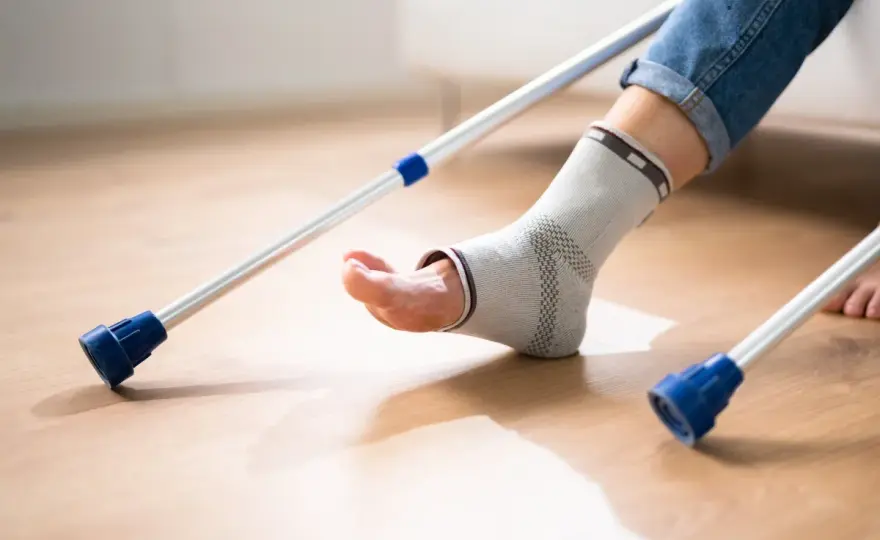 Chodzenie po artrodezie stawu skokowego - kiedy wraca stabilność?